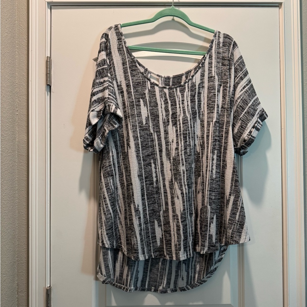 Ava & Viv Black and White Boxy Short Sleeve Tee